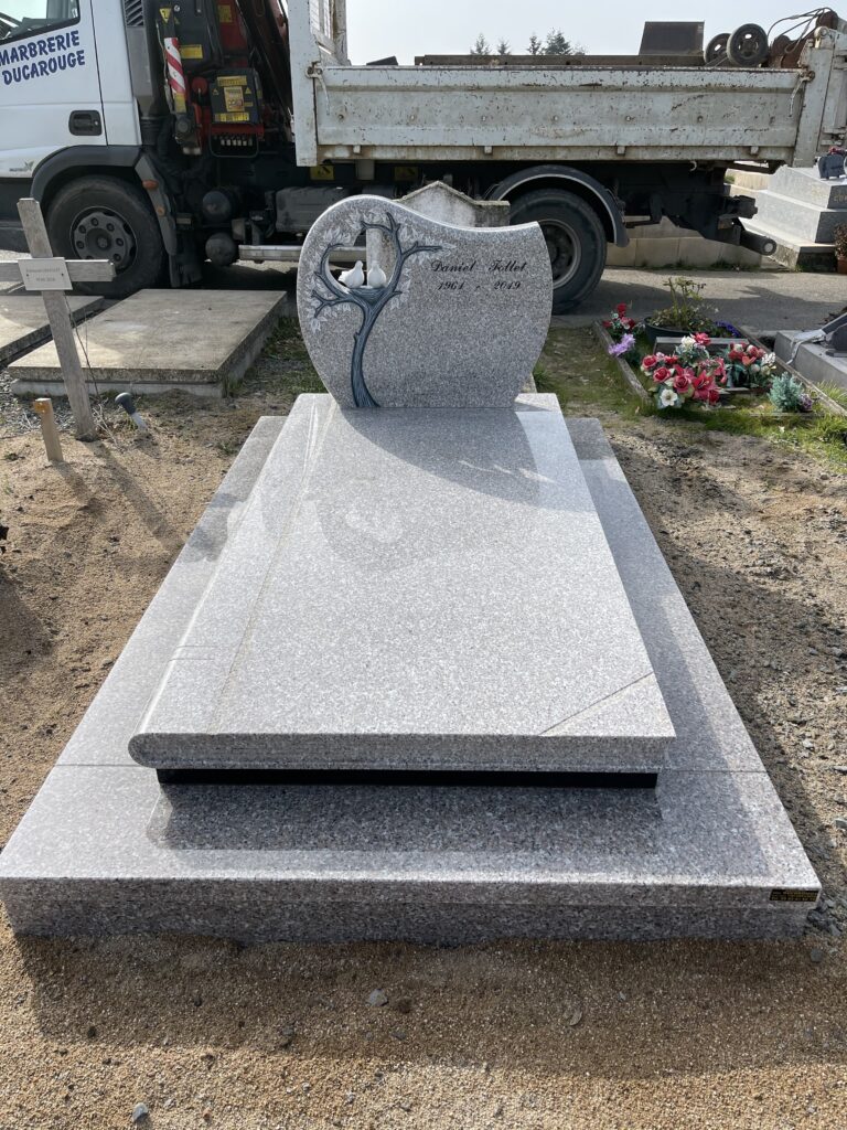 tombe en marbrerie granite